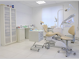Врач стоматологической клиники RIDC 